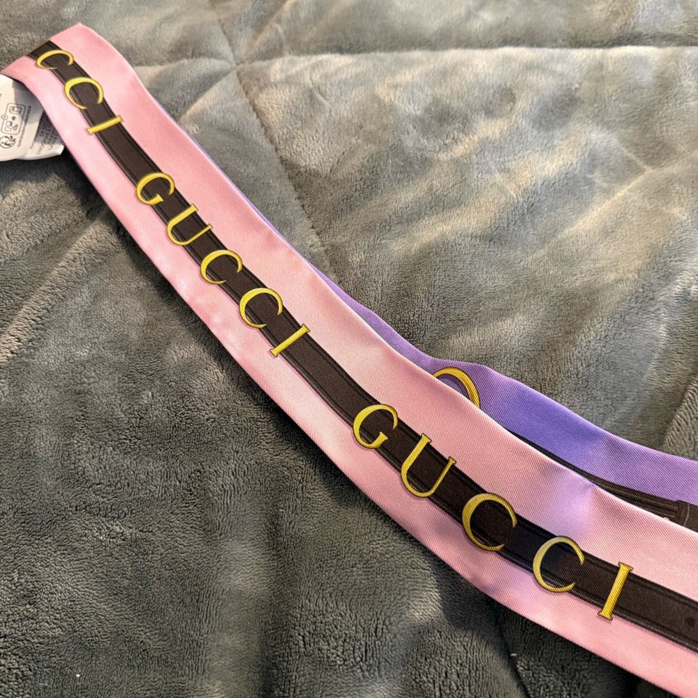 ❌❌❌❌SOLD❌❌❌❌ Gucci Purple & Pink Silk Belt-Print Twilly Scarf - Picture 3 of 9